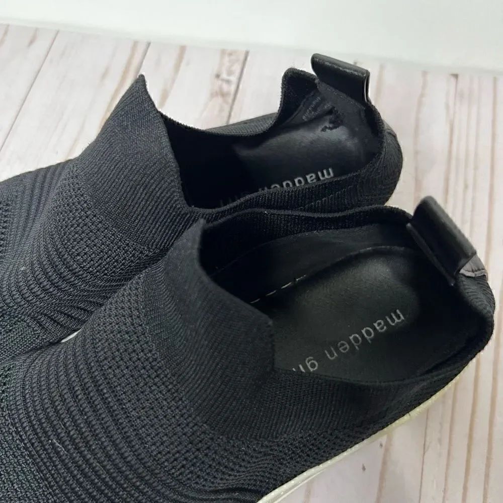 Madden Girl Black Buff Stretch Comfort Shoes - Picture 2 of 10